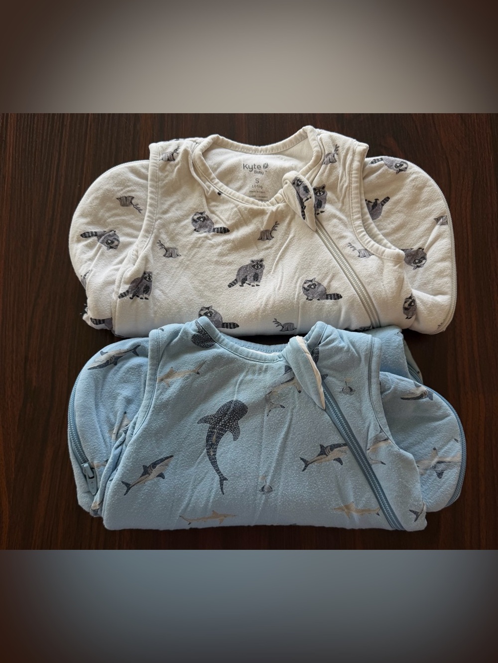 KYTE BABY Size S 1.0 Tog Off White Raccoon & Light Blue Shark Sleep Sack-2 Pack
